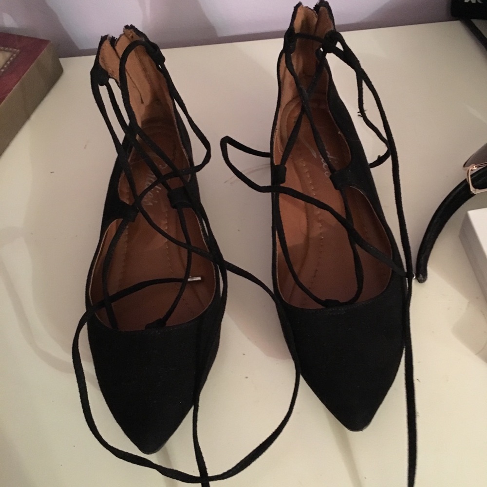 Black lace up pointed flat shoes